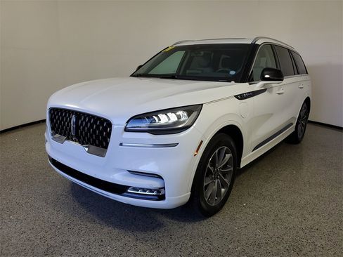 Used 2020 Lincoln Aviator Grand Touring w/ Class IV Trailer Tow Package image 2