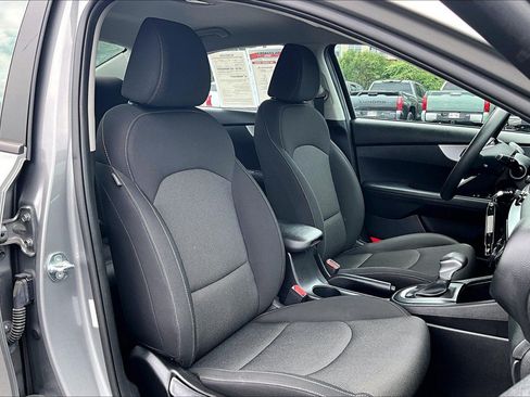 Used 2023 Kia Forte LXS w/ LXS Technology Package FWD image 7