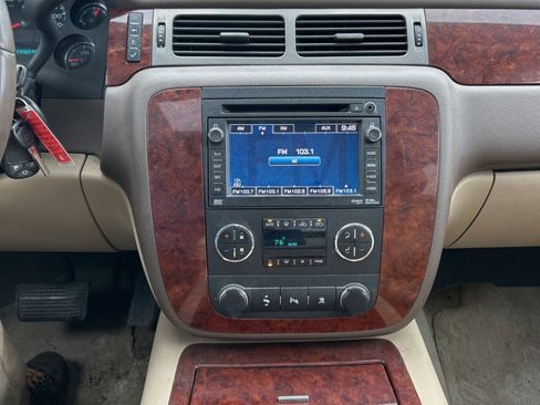 Used 2010 Chevrolet Avalanche LTZ image 11