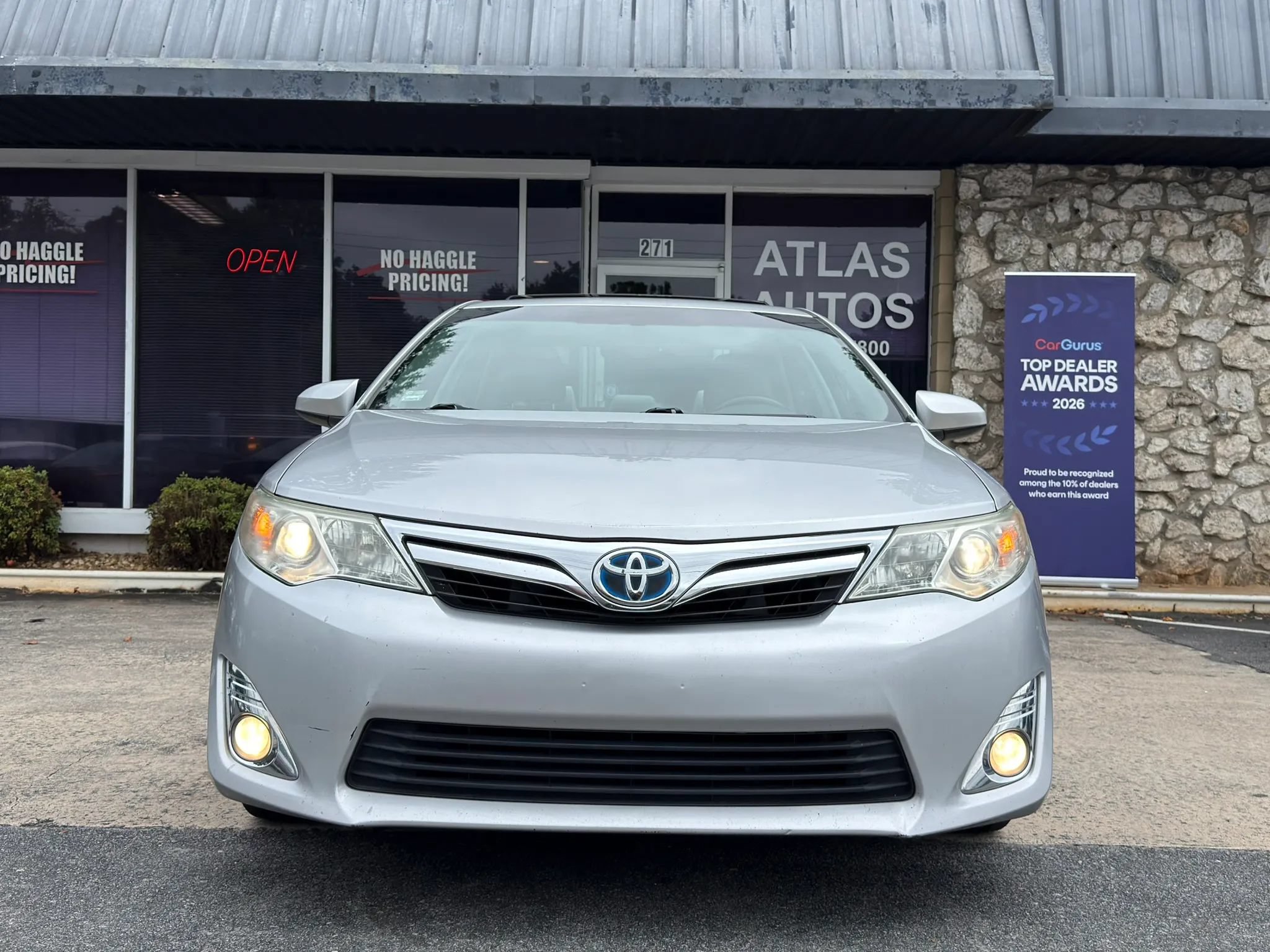 Used 2013 Toyota Camry XLE w/ Leather Pkg FWD image 3