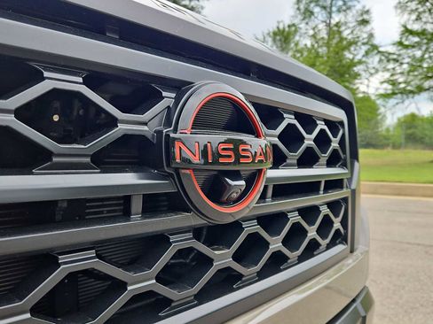 Used 2023 Nissan Frontier PRO-4X w/ Pro-4X Premium Package AWD/4WD image 12