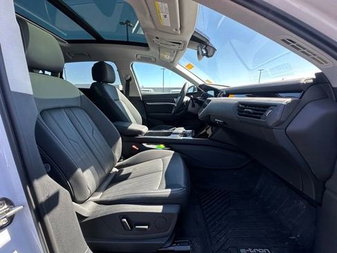 Used 2022 Audi e-tron Premium AWD/4WD image 30