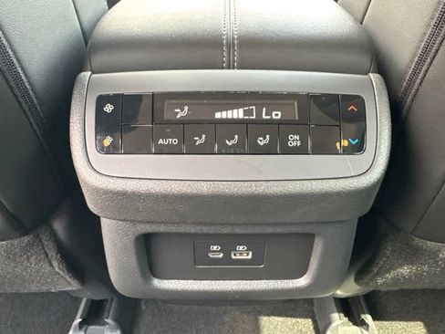 Used 2025 Nissan Pathfinder SL AWD/4WD image 22