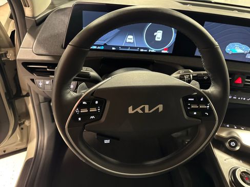 Certified 2024 Kia EV6 Light AWD/4WD image 19