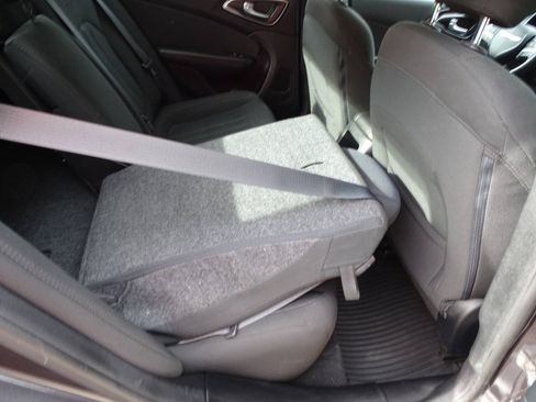 Used 2016 Chrysler 200 Limited Sedan FWD image 32