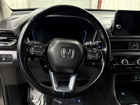 Used 2023 Honda Pilot Touring image 7