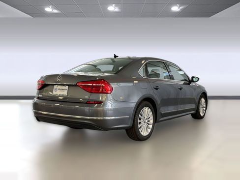 Used 2016 Volkswagen Passat 1.8T SE FWD image 9