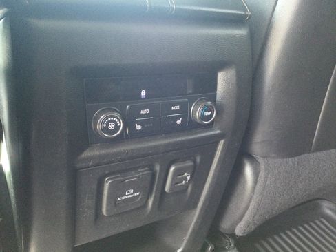 Used 2021 Chevrolet Traverse Premier w/ Redline Edition AWD/4WD image 9