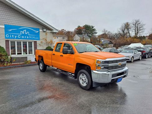 Used 2018 Chevrolet Silverado 2500 W/T RWD image 2