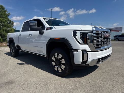 New 2026 GMC Sierra 2500 Denali w/ Denali Reserve Package AWD/4WD image 8