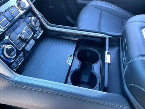 Used 2024 GMC Yukon Denali image 16