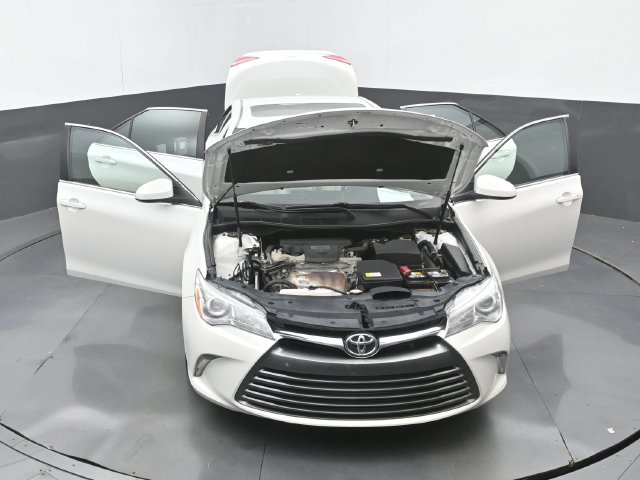 Used 2017 Toyota Camry XLE w/ Moonroof Package FWD image 34