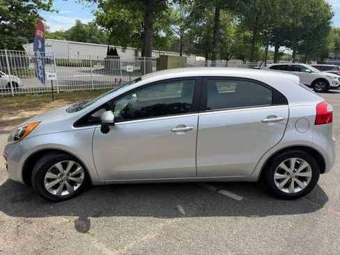 Used 2013 Kia Rio EX w/ Convenience Pkg FWD image 4