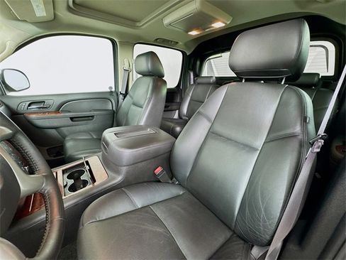 Used 2013 Chevrolet Avalanche LTZ image 11