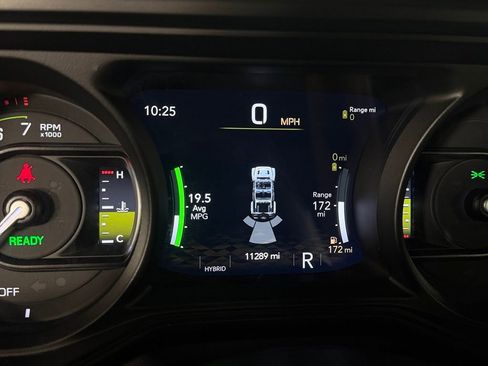 Used 2025 Jeep Wrangler Unlimited Sahara w/ Safety Group AWD/4WD image 15