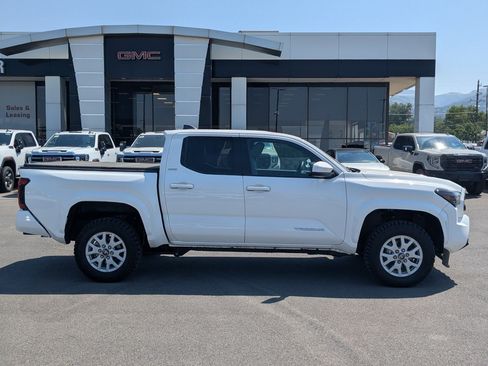 Used 2024 Toyota Tacoma SR5 AWD/4WD image 6