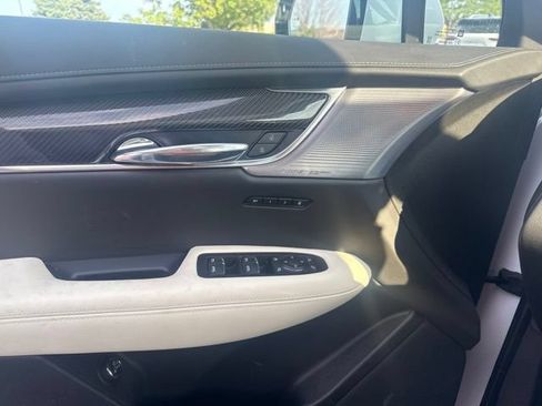 Used 2024 Cadillac XT6 Sport w/ Technology Package AWD/4WD image 17