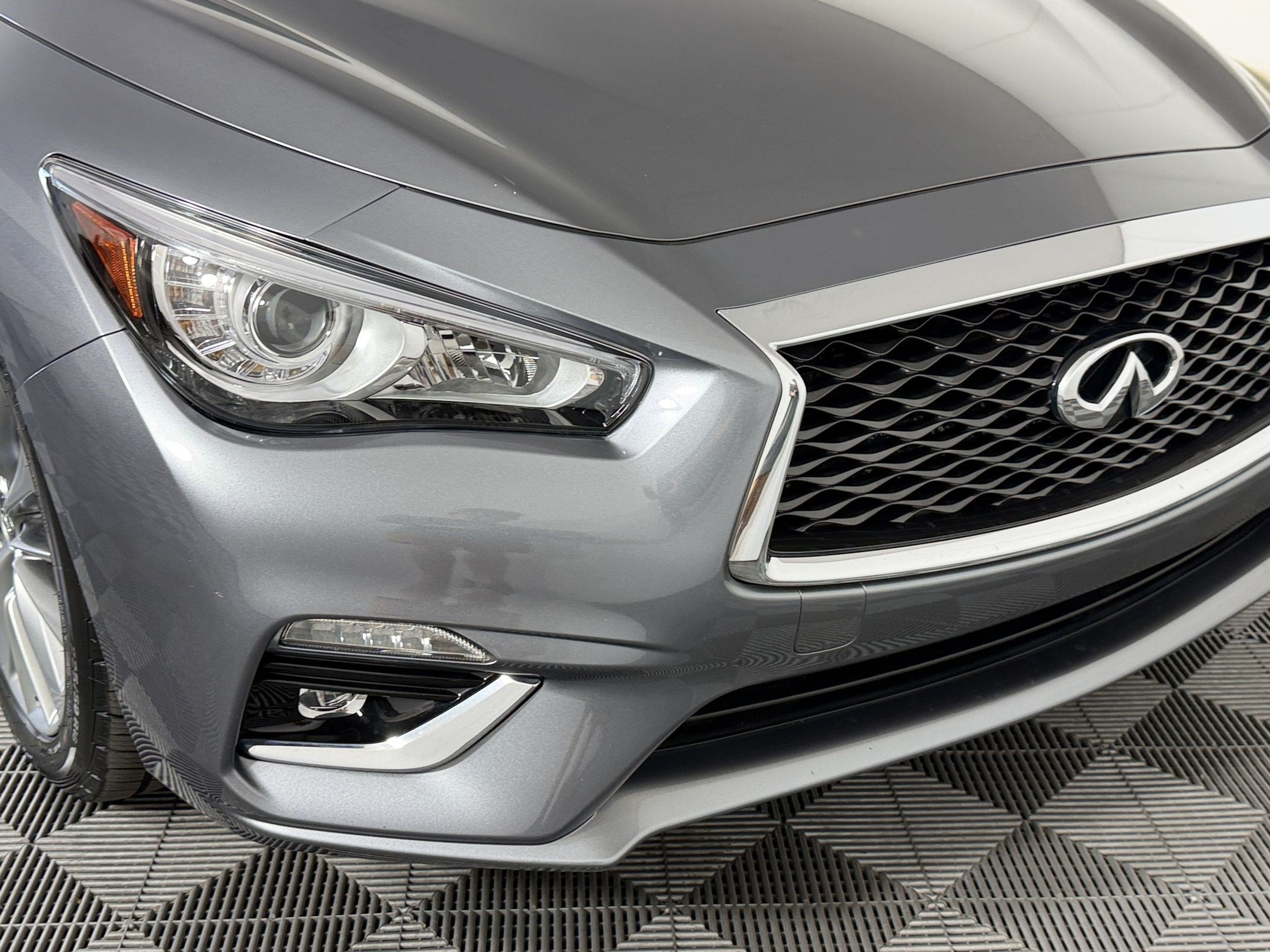 Used 2018 INFINITI Q50 Luxe w/ Essential Package (3.0T Luxe) AWD/4WD image 12