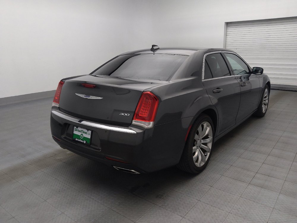 Used 2019 Chrysler 300 Touring w/ Quick Order Package 2EF RWD image 9