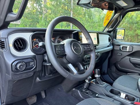 Used 2024 Jeep Wrangler Sport AWD/4WD image 5
