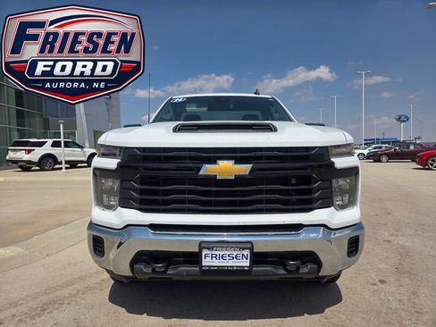 Used 2024 Chevrolet Silverado 2500 W/T w/ WT Convenience Package AWD/4WD image 2