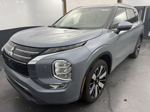 New 2025 Mitsubishi Outlander SE image 7