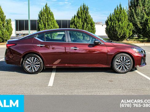 Used 2025 Nissan Altima 2.5 SV FWD image 7