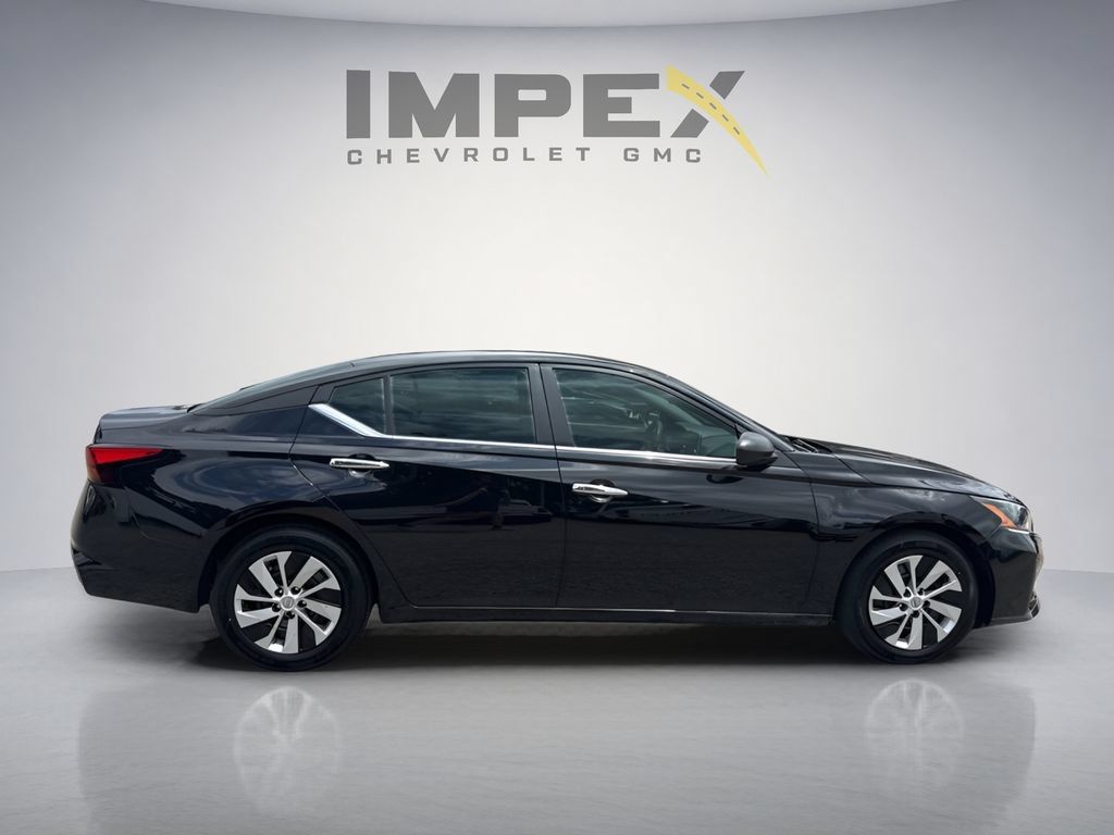 Used 2025 Nissan Altima 2.5 S FWD image 6