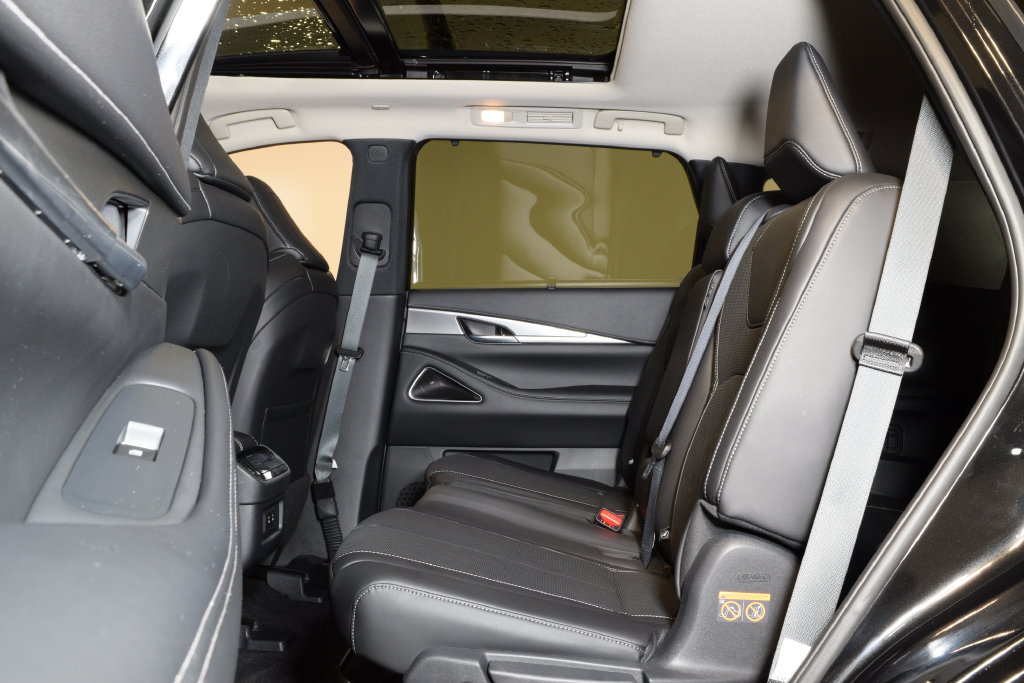 Certified 2026 INFINITI QX60 Luxe w/ Cargo Package AWD/4WD image 28