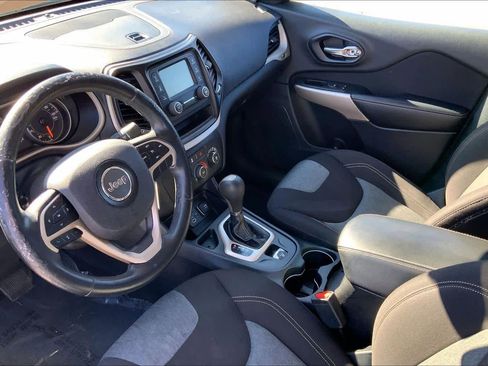 Used 2018 Jeep Cherokee Latitude w/ Altitude Package image 14