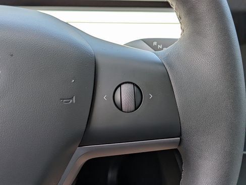 Used 2024 Tesla Model Y Long Range AWD/4WD image 26