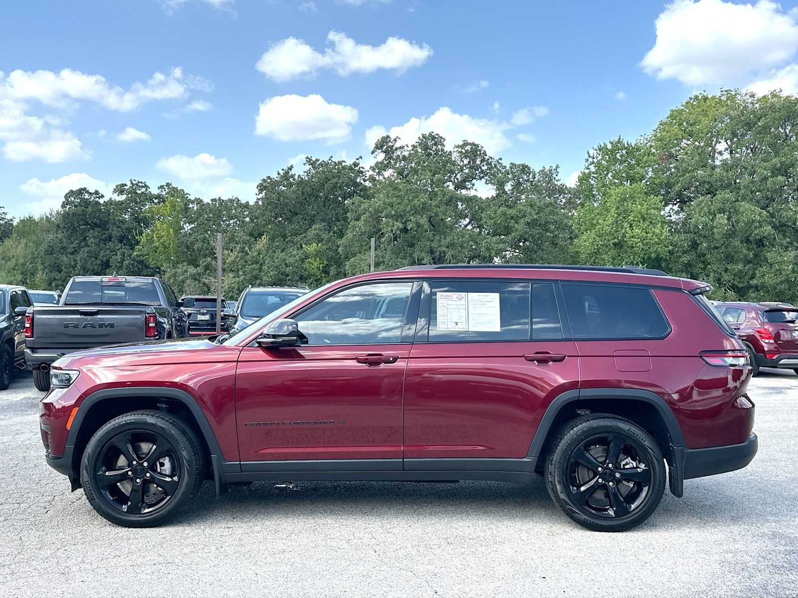 Used 2023 Jeep Grand Cherokee L Laredo AWD/4WD image 12