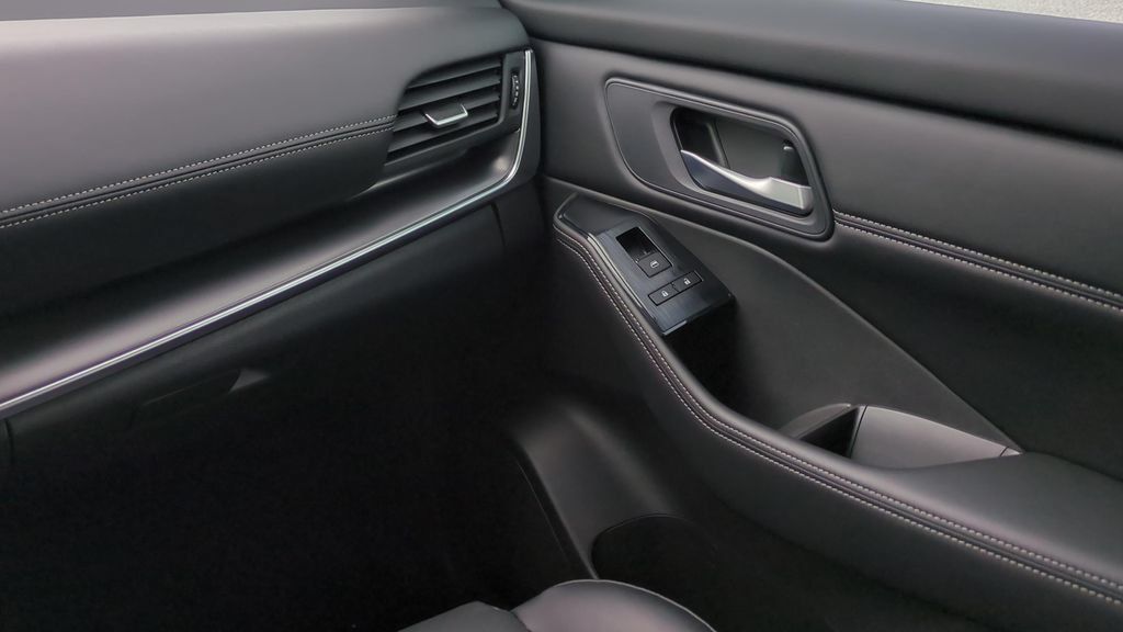 Certified 2024 Nissan Rogue SV w/ SV Premium Package FWD image 13