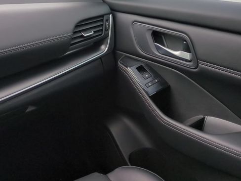Certified 2024 Nissan Rogue SV w/ SV Premium Package FWD image 13