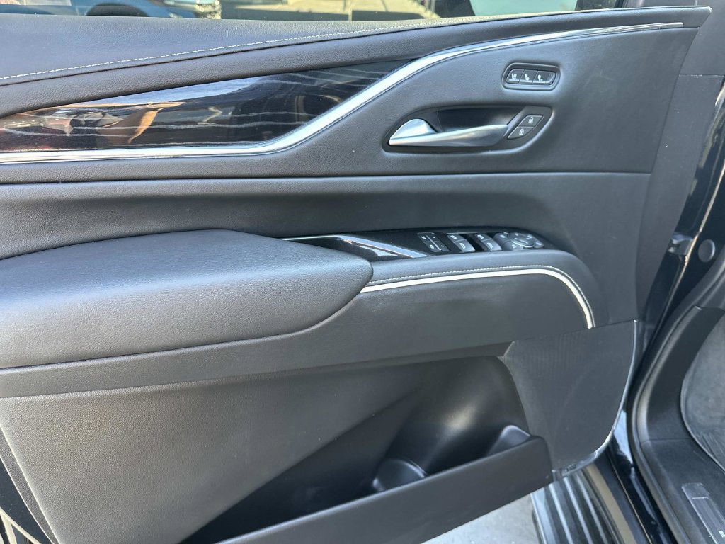 Used 2023 Cadillac Escalade Sport w/ LPO, ONYX Package AWD/4WD image 17
