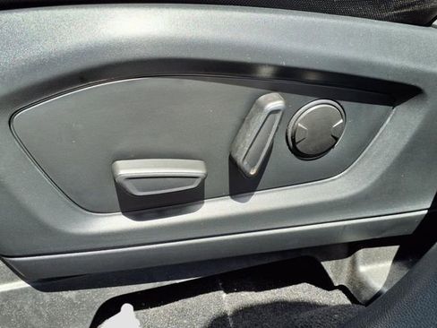 Used 2020 Ford Explorer XLT w/ Comfort Package image 13