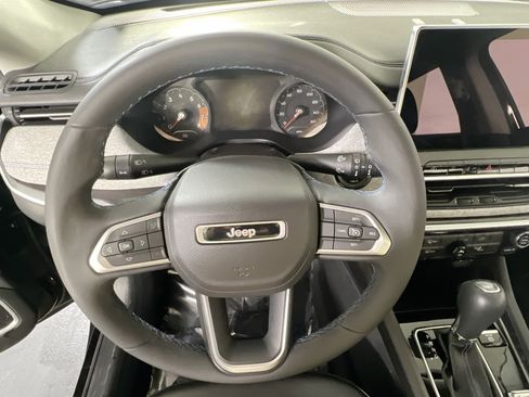 Used 2022 Jeep Compass Latitude AWD/4WD image 11