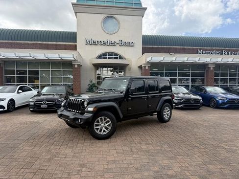 Used 2023 Jeep Wrangler Unlimited Sport w/ Sun And Sound Package AWD/4WD image 3