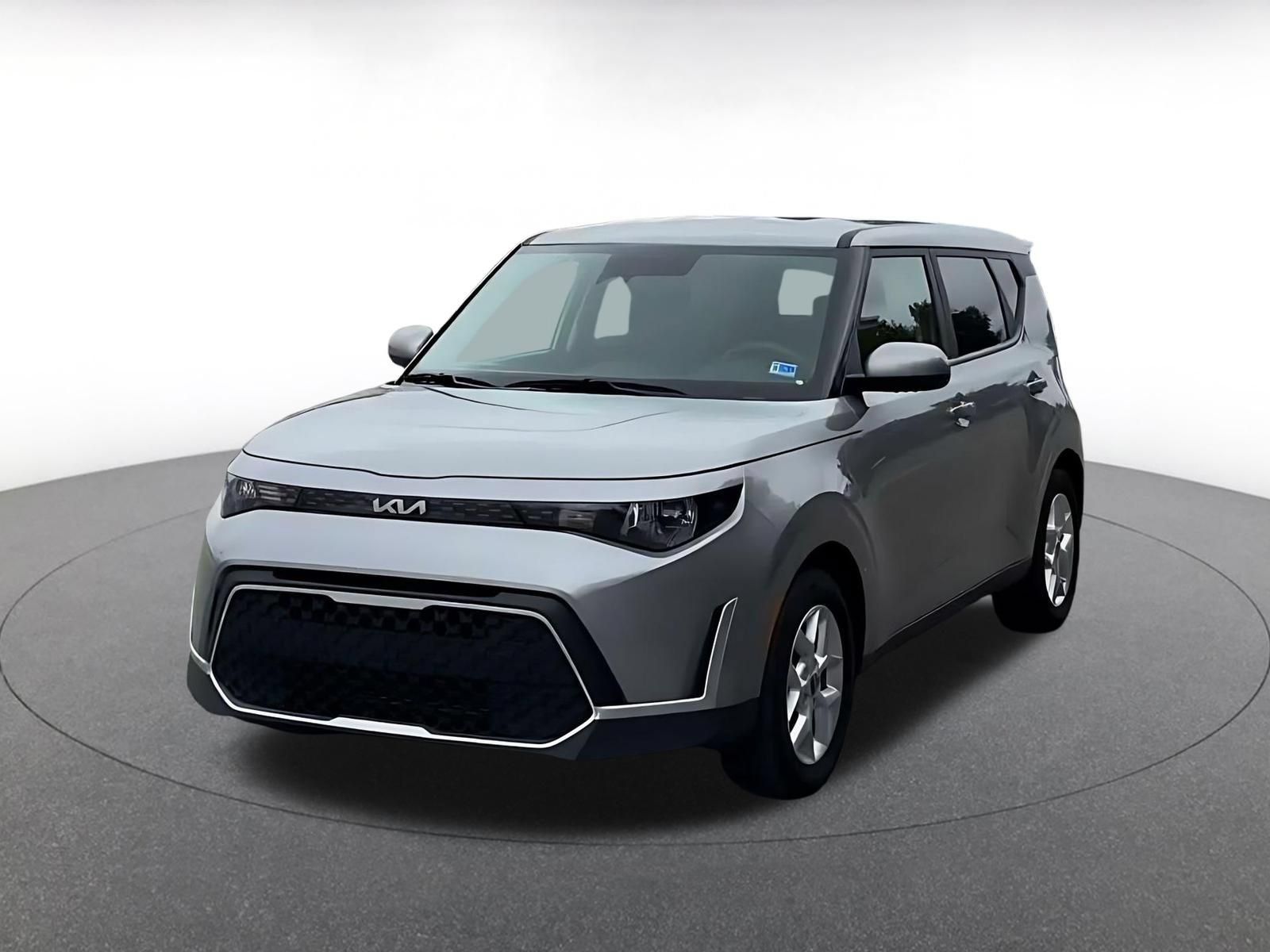 Used 2025 Kia Soul LX w/ LX Technology Package FWD image 6