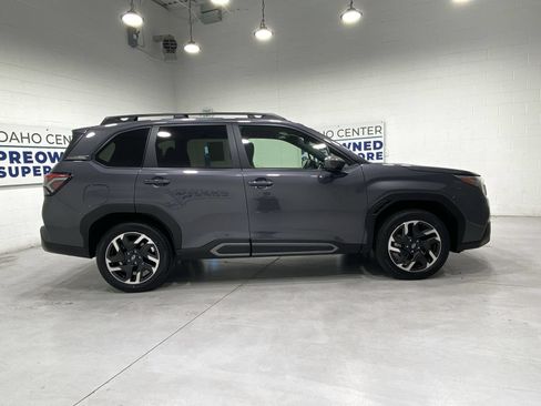 Used 2025 Subaru Forester Limited AWD/4WD image 9