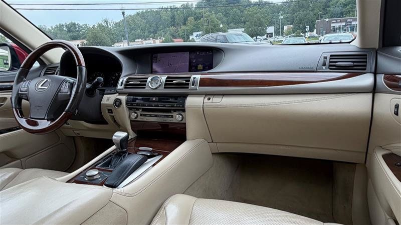 Used 2013 Lexus LS 460 AWD w/ Comfort Pkg image 34