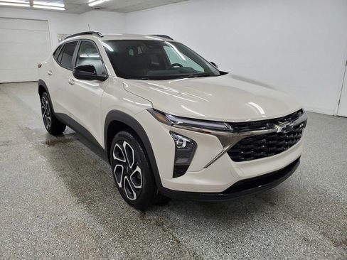 New 2026 Chevrolet Trax RS w/ Driver Confidence Package image 3