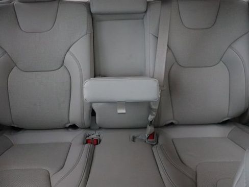 Used 2022 Jeep Cherokee Latitude Lux image 35