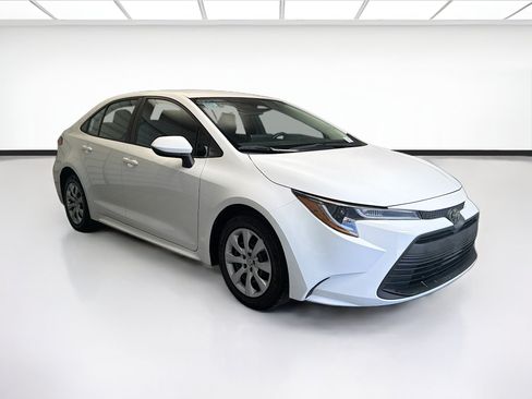 Used 2023 Toyota Corolla LE FWD image 3