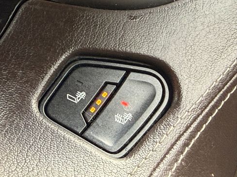 Used 2018 Chevrolet Suburban LT RWD image 29