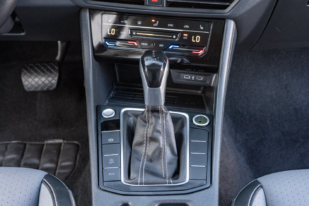 Used 2025 Volkswagen Jetta SE FWD image 24