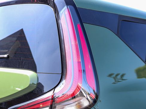 Used 2023 Kia Soul EX image 8