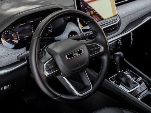 Used 2022 Jeep Compass Latitude image 4