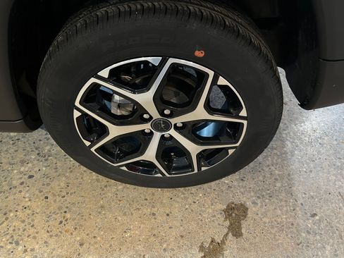 Used 2025 Jeep Compass Limited image 30