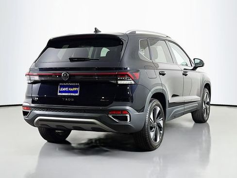 New 2025 Volkswagen Taos SE image 7